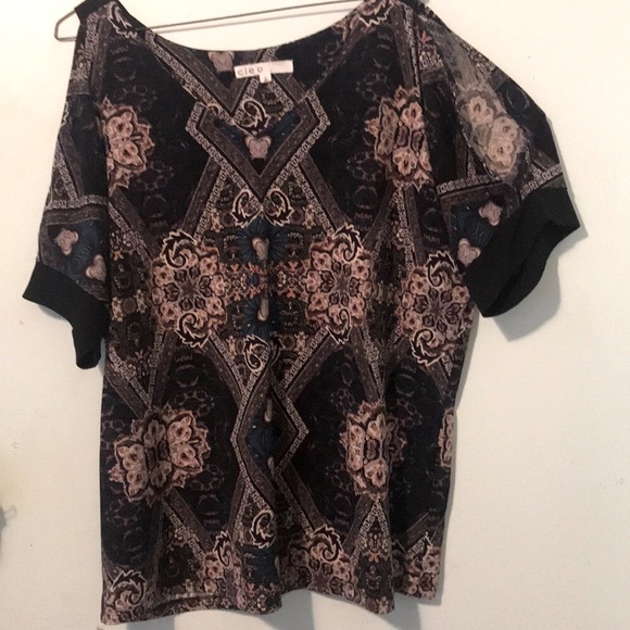 V neck paisley print  peek a boo short sleeve top - Picture 4 of 6
